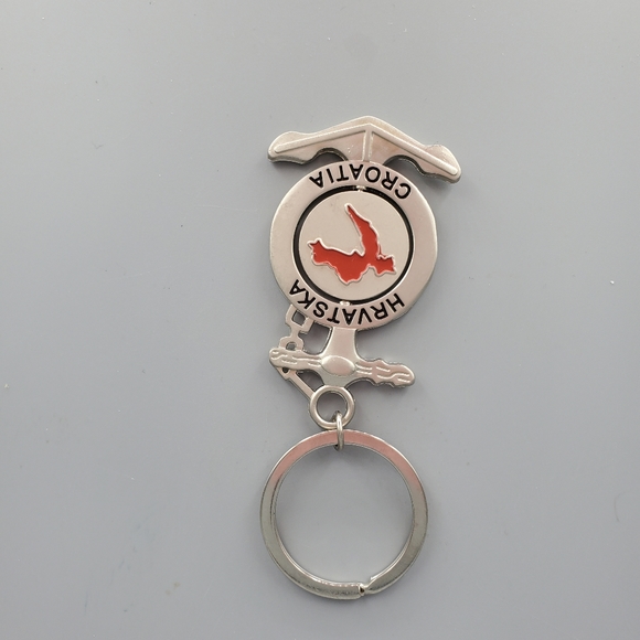 Croatia Rotating Anchor Keychain - Picture 3 of 5